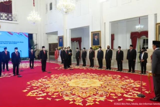 Presiden Jokowi Lantik Ketum PAN Jadi Mendag dan Sekjen PBB Sebagai Wamenaker