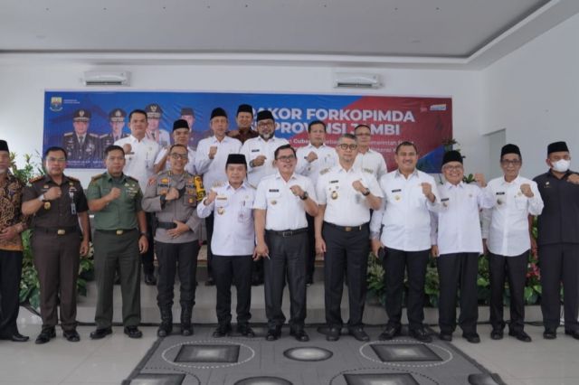Gubernur Al Haris Bersama Bupati, Walikota dan Forkopimda Bahas Persiapan Pemilu 2024