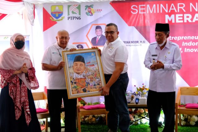 Wamen Ketenagakerjaan RI Beri Semangat Milineal Jambi di Seminar Merah Putih