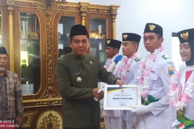Sukses Kibar Bendera di Istana Presiden, Jefry Rohmady dan Paskib Disambut Meriah