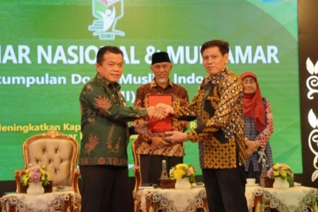 Gubernur Al Haris Harap Simbol Produk Halal Banyak di Tengah Masyarakat