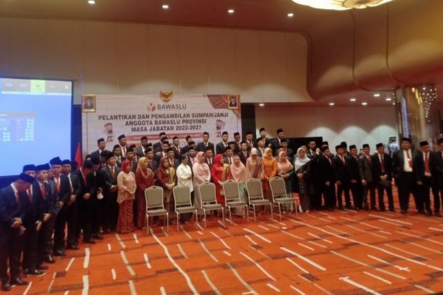 Tiga Anggota Bawaslu Jambi Resmi di Lantik
