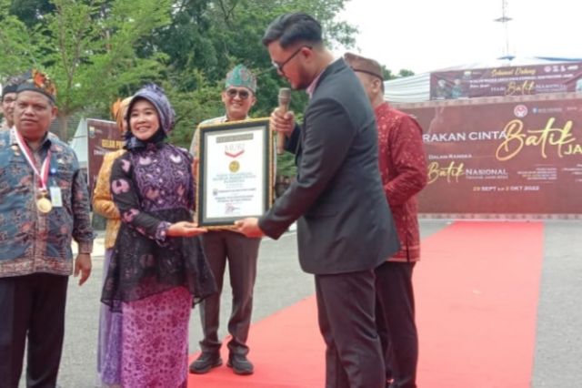 Gelar Parade Berbusana Batik Terbanyak, Provinsi Jambi Raih Rekor MURI