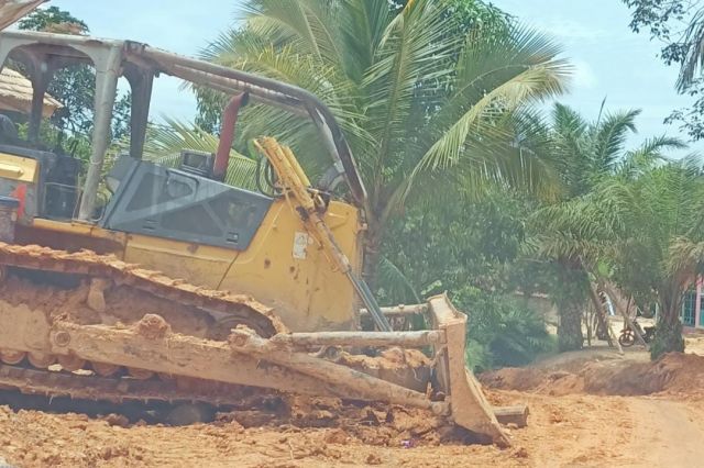 Alat Sempat Rusak, Warga Buka Jalan Program TMMD ke-115 dengan Alat Tradisional