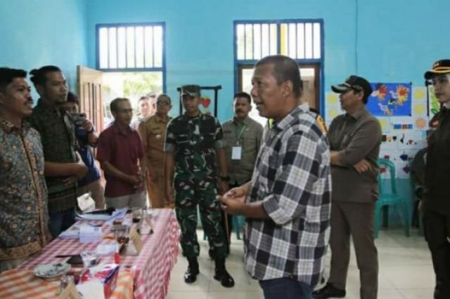 Bupati Tanjab Timur Tinjau Pelaksanaan Pilkades Serentak 2022