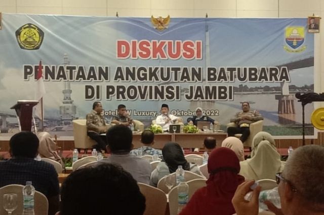 Diskusi Penataan Angkutan Batubara, Gubernur Al Haris: Pemerintah Harus Mengambil Benang Merahnya