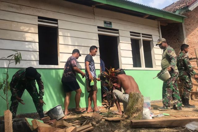 Satgas TMMD ke 115 Kodim 0415 Jambi Percepat Penyelesaian Bedah Rumah