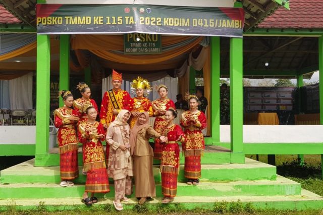 Tarian Tabur Beras Kunyit Sambut Kedatangan Tim Wasev