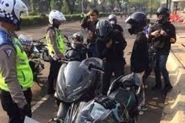 Tak Ada Lagi Tilang, Polantas Sekarang Dibekali Buku Teguran