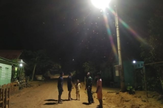 Anak-anak Senang Jalan Sudah Terang Berkat Bantuan Satgas TMMD