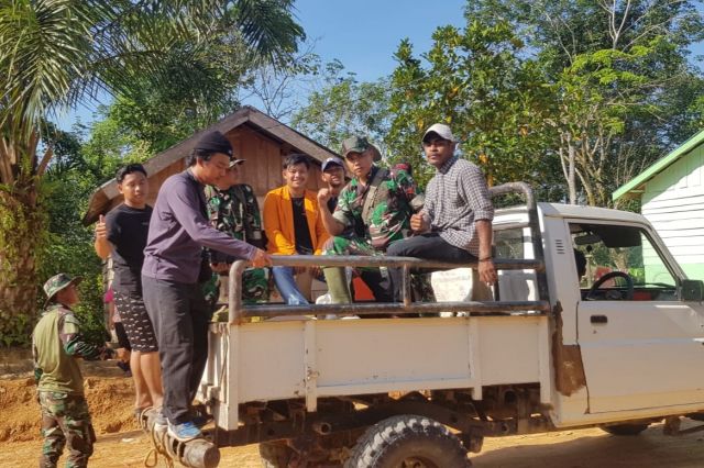 Satgas TMMD Bersama Warga dan Mahasiswa Kukerta Tinjau Pembukaan Jalan Baru