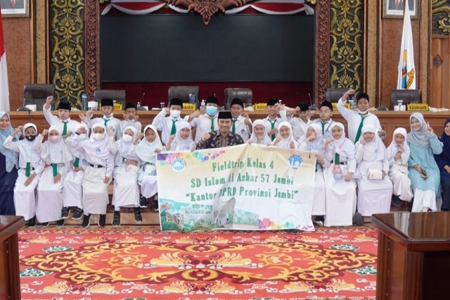 Edi Purwanto Terima Fieldtrip Siswa SD Islam Al Azhar 57 Jambi