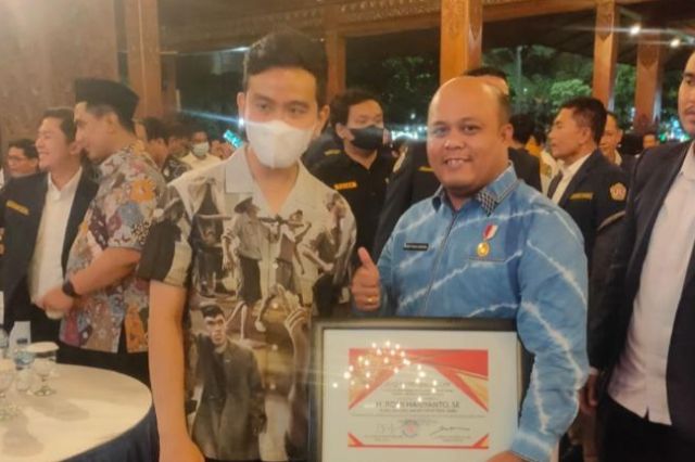 Dorong Peran Karang Taruna, Bupati Romi Diganjar Penghargaan Nasional