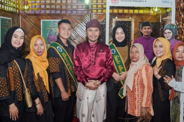 Kunjungi Stand UMKM Jambi Mantap Expo 2023: Edi Purwanto Ajak Beli Produk Jambi