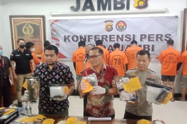 Gagalkan Penyuludupan Narkotika dalam Jumlah Besar: Polda Jambi Amankan 8 Tersangka