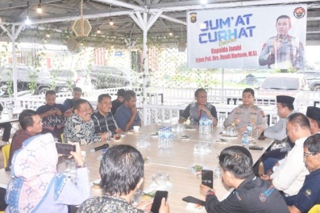 Jumat Curhat: Polda Jambi Dengarkan Keluhan Pedagang Pasar Angso Duo Baru Jambi