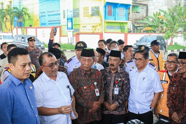 Kadis PUPR Jambi Dampingi Wagub dan Komisi V DPR RI Tinjau Insfratruktur dan Transportasi di Batanghari