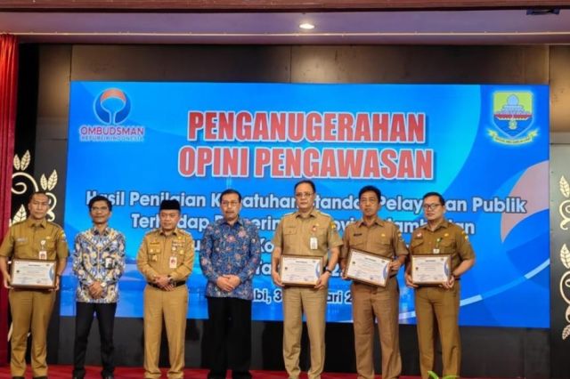 Disdik Jambi Terima Penghargaan Pelayanan Terbaik dari Ombudsman RI