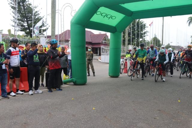 Gubernur Al Haris Lepas Fun Bike Gowes to Gambut