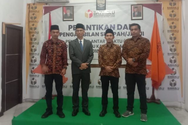 Raden Syahruddin Resmi Dilantik PAW Bawaslu Muaro Jambi