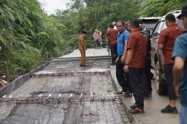 Tinjau Jalan Batang Asai Sarolangun: Gubernur Al Haris Harap Dapat Buka Daerah Terisolir