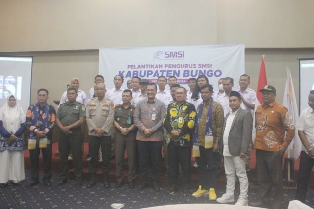 Mukhtadi Putra Nusa Lantik Pengurus SMSI Bungo Periode 2022-2024