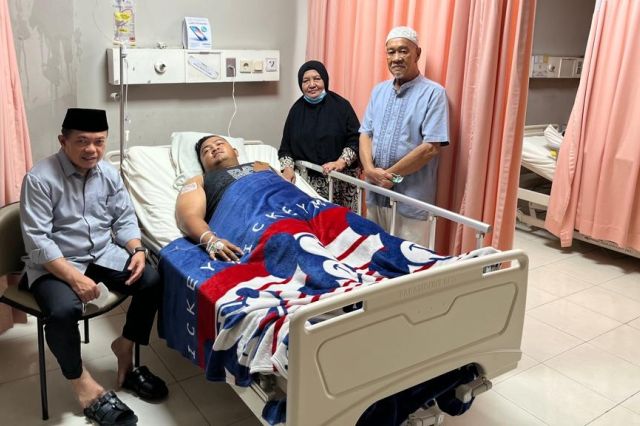 Gubernur Al Haris Besuk Wartawan Korban Pembacokan