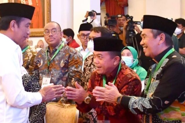 Gubernur Al Haris Terima Penghargaan BAZNAS Award 2023