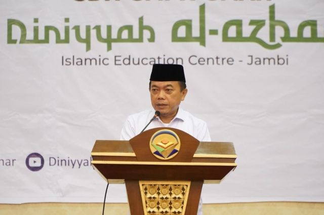 Muliakan Para Penghafal Al Qur'an: Gubernur Al Haris Hadiahkan Umroh Gratis Kepada Orang Tua Tahfidz