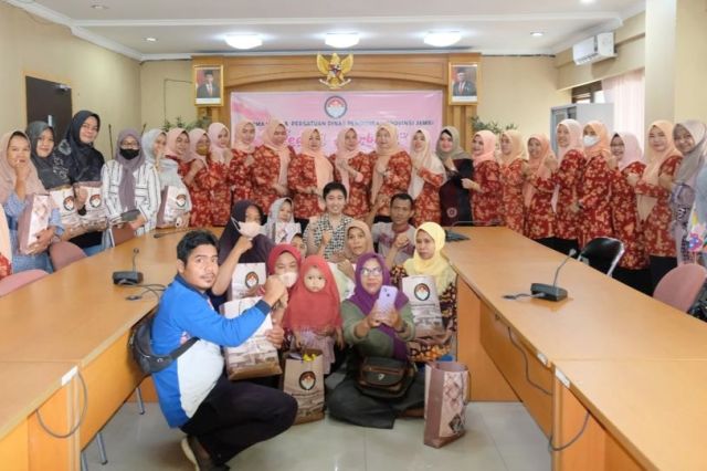 Ramadan Berkah: DWP Disdik Provinsi Jambi Berikan Sentuhan Tali Asih