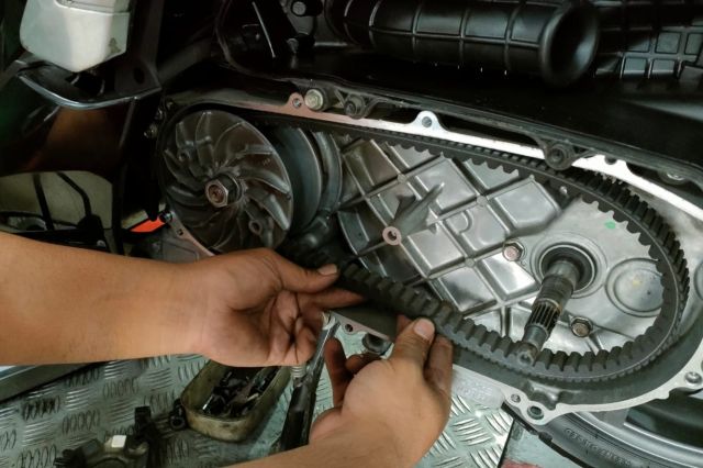 Begini Cara Merawat V-belt Motor Skutik Agar Tetap Awet