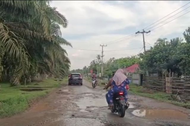 Ansori: Kerusakan Jalan Padang Lamo Sangat Parah