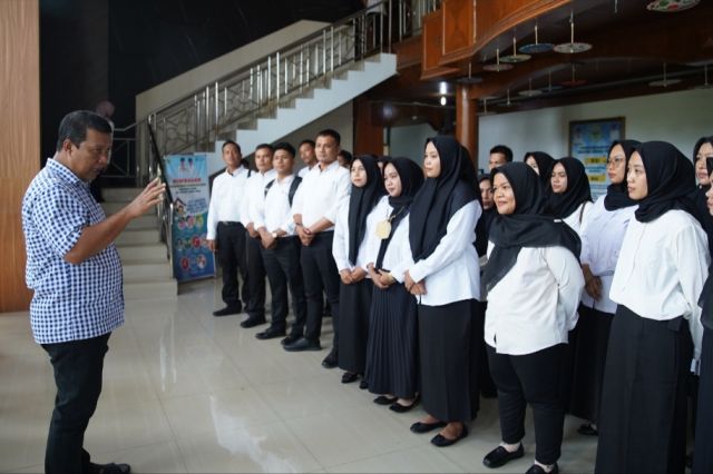 Tercepat Selesaikan Seleksi: Pemkab Tanjab Timur Serahkan 48 SK P3K Tenaga Medis