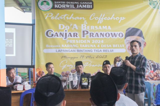 Santri Dukung Ganjar Adakan Training Usaha Coffee Shop di Kerinci