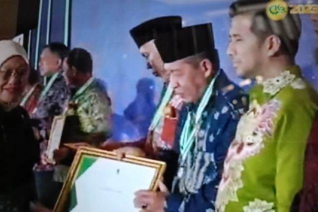 Wagub Abdullah Sani Terima Penghargaan Pembina K3