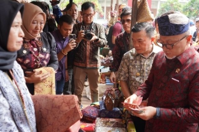 Satu Hari Bersama Jambi: Gubernur Al Haris Promosikan Unggulan Jambi di Pasar Nasional