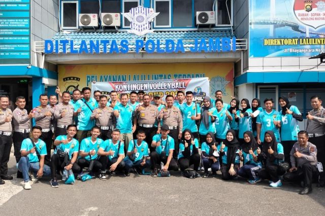 Dir Lantas Polda Jambi Lepas Langsung Kontingen Bola Volly Polda Jambi Ajang Kapolri Cup 2023