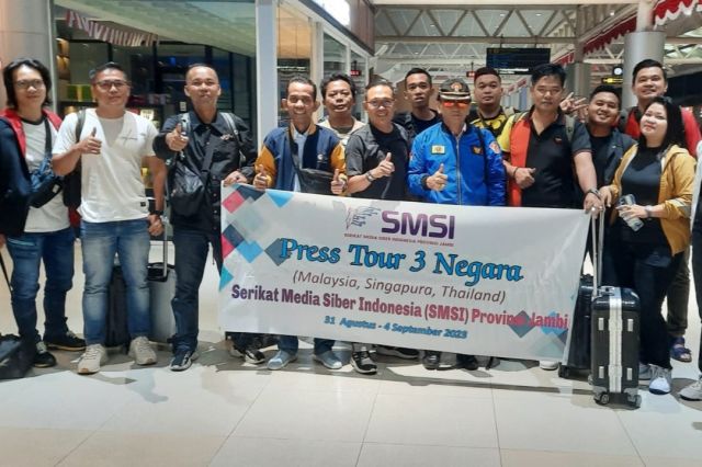 16 Orang Pengurus SMSI Jambi Bertolak dari Bandara SMB II: Tujuan Pertama Jelajahi Malaysia