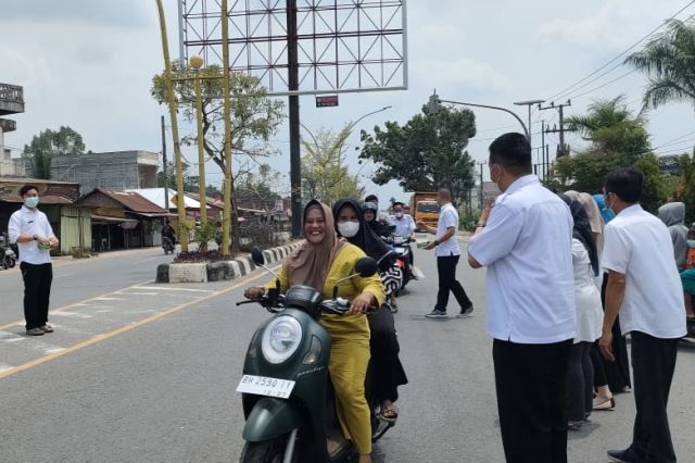 Udara Sudah Tak Sehat: Dinkes Bersama SMSI Muaro Jambi Bagikan Masker Gratis