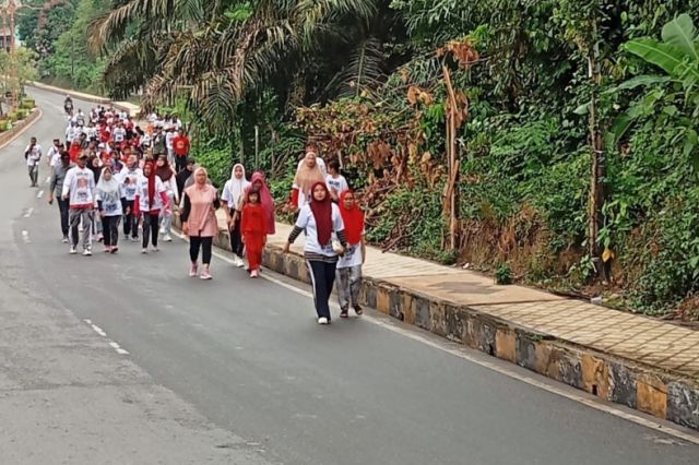 Mak Ganjar Jambi Ajak Warga Hidup Sehat Lewat Jalan Santai