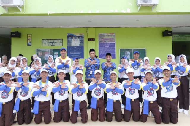 Kadisdik Syamsurizal Lepas Kontingen SMAN 1 Tanjab Barat Ikuti LGPPP V di Dharmasraya