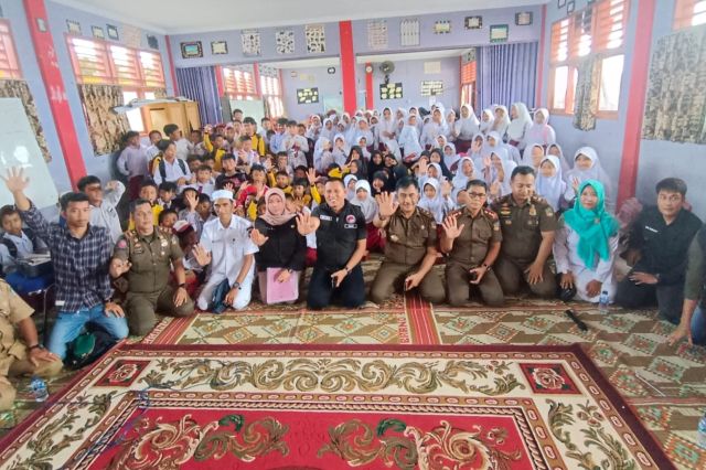 Polres Tanjab Barat Bersama Pemkab Sosialisasi Sejak Dini Bahaya Narkoba di SD