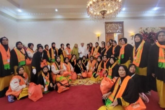 Lepas Keberangkatan 115 Jemaah Umrah Lightwater: Ini yang Disampaikan Gubernur Al Haris