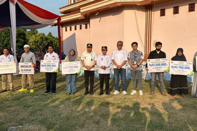 Diserahkan Langsung Gubernur Al Haris: Lima Ahli Waris Program BKBK di Merangin Terima Santunan