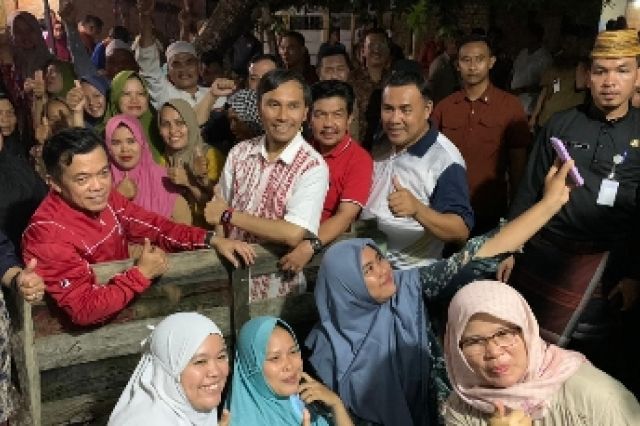 Kunjungi Korban Kebakaran di Desa Tendah, Edi Purwanto Turut Serahkan Bantuan