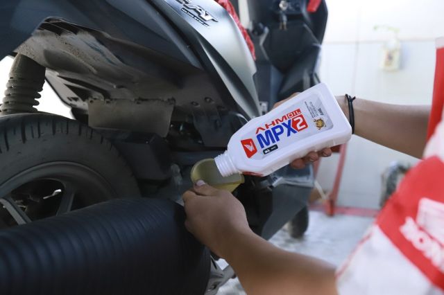 Ini Dia Jadwal yang Ideal untuk Ganti Oli Sepeda Motor
