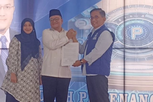 H. Bakri Serahkan SK Rekomendasi PAN ke Maulana di Pilwako Jambi 2024