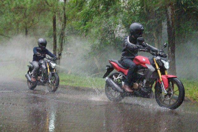 Musim Hujan Tiba: Ini Kiat Cegah Aquaplaning Saat Berkendara
