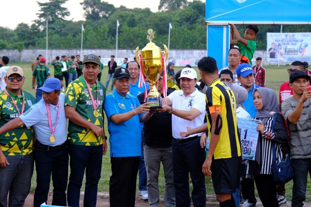Wagub Abdullah Sani Tutup Turnamen Sepak Bola Gubernur Cup Tahun 2024
