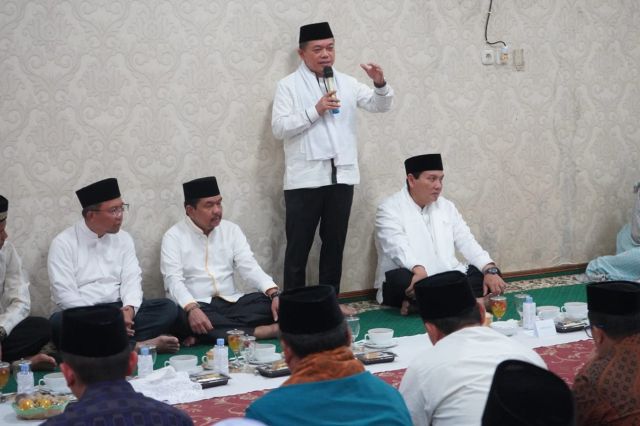 Gubernur Al Haris  Serahkan Tali Asih dan Penghargaan Bagi PNS Purnabakti Pemprov Jambi yang Berada di Sarolangun
